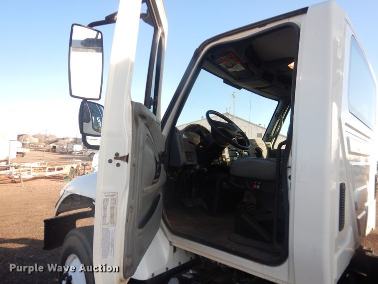 image for item HL9730 2003 International 7400  grapple loader truck