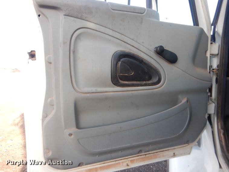 image for item HL9730 2003 International 7400  grapple loader truck