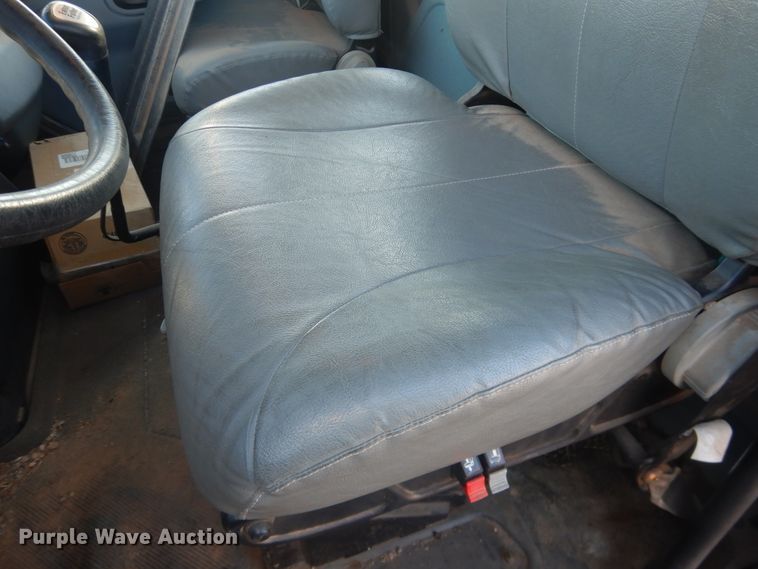 image for item HL9730 2003 International 7400  grapple loader truck