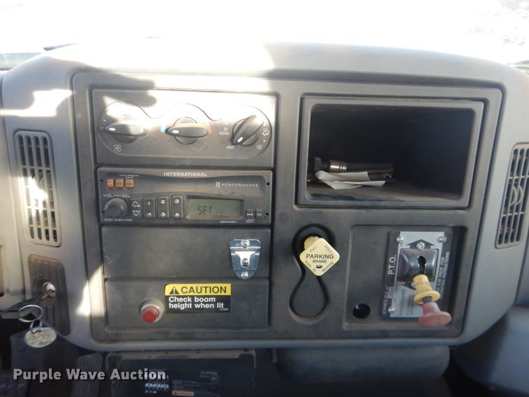 image for item HL9730 2003 International 7400  grapple loader truck