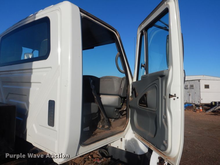 image for item HL9730 2003 International 7400  grapple loader truck