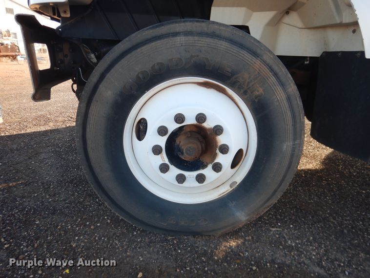 image for item HL9730 2003 International 7400  grapple loader truck