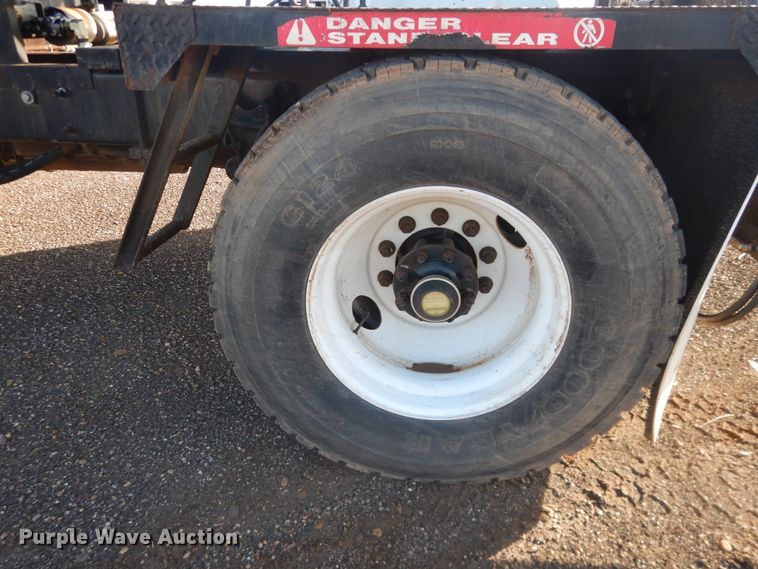 image for item HL9730 2003 International 7400  grapple loader truck