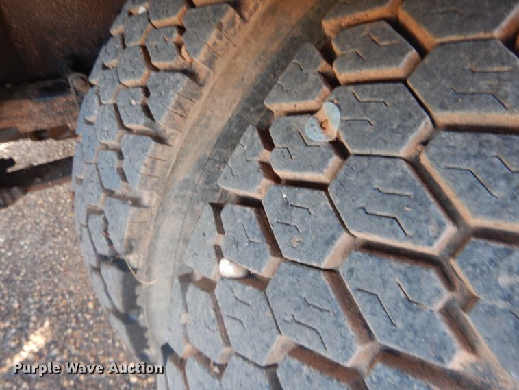 image for item HL9730 2003 International 7400  grapple loader truck