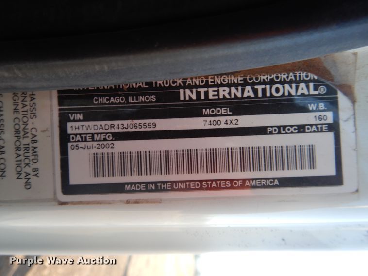 image for item HL9730 2003 International 7400  grapple loader truck