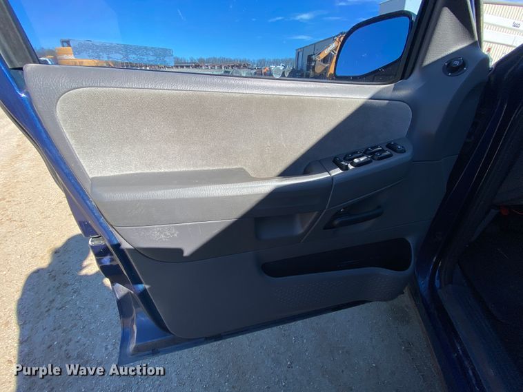 image for item HR9453 2005 Ford Explorer  SUV