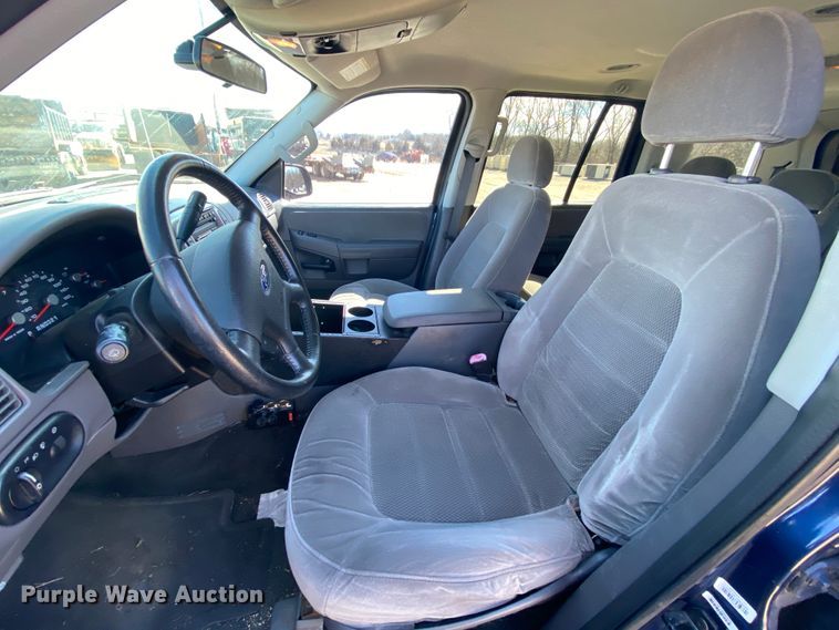 image for item HR9453 2005 Ford Explorer  SUV