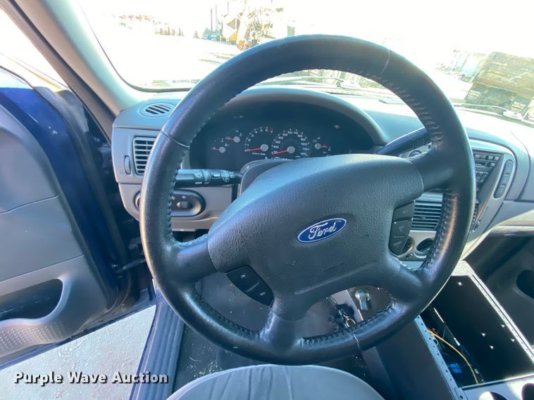 image for item HR9453 2005 Ford Explorer  SUV
