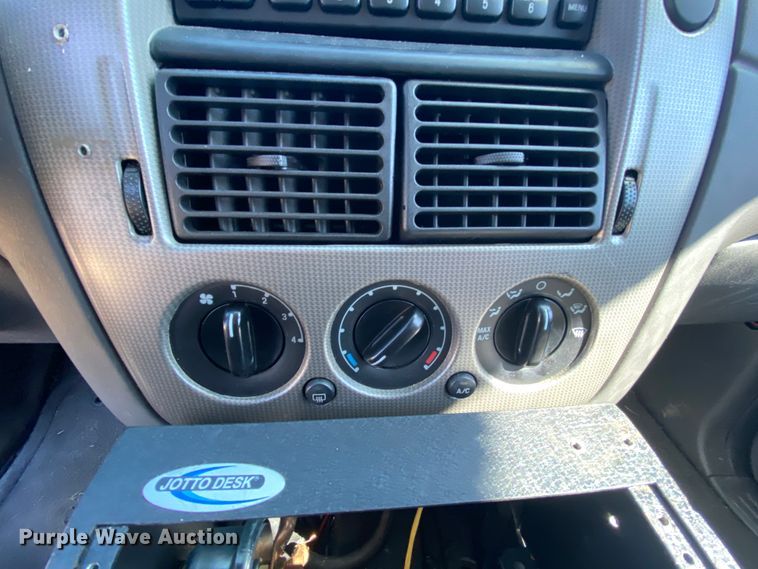 image for item HR9453 2005 Ford Explorer  SUV