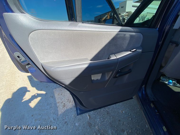 image for item HR9453 2005 Ford Explorer  SUV