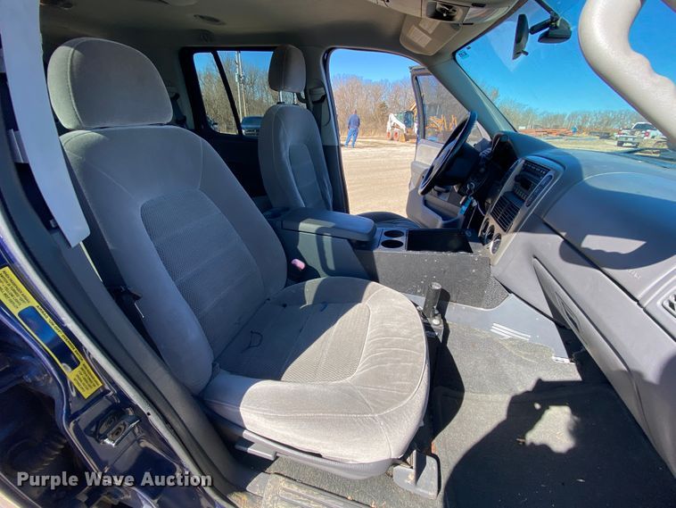 image for item HR9453 2005 Ford Explorer  SUV