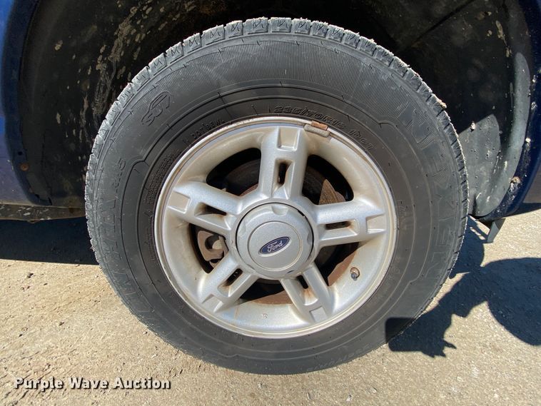 image for item HR9453 2005 Ford Explorer  SUV