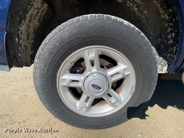 image for item HR9453 2005 Ford Explorer  SUV