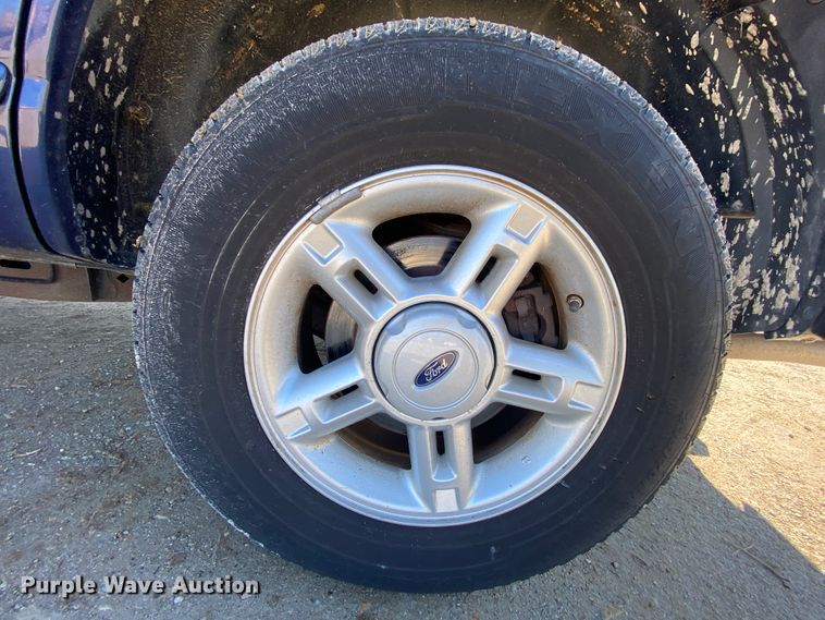 image for item HR9453 2005 Ford Explorer  SUV