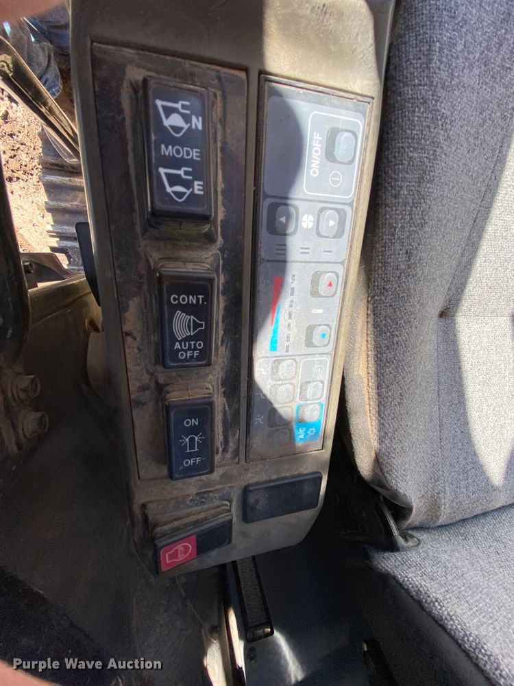 image for item HR9456 2003 Case CX225SR  excavator