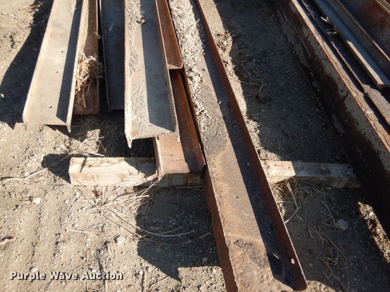 image for item HU9025 Approximately 30 I-beams