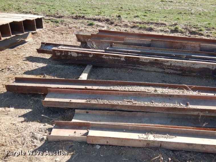 image for item HU9025 Approximately 30 I-beams