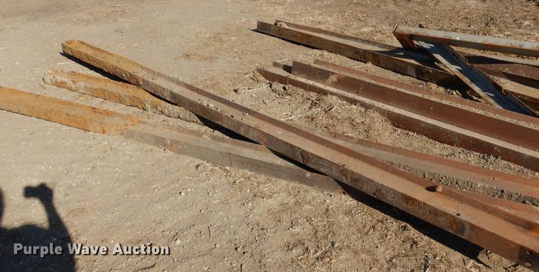 image for item HU9025 Approximately 30 I-beams