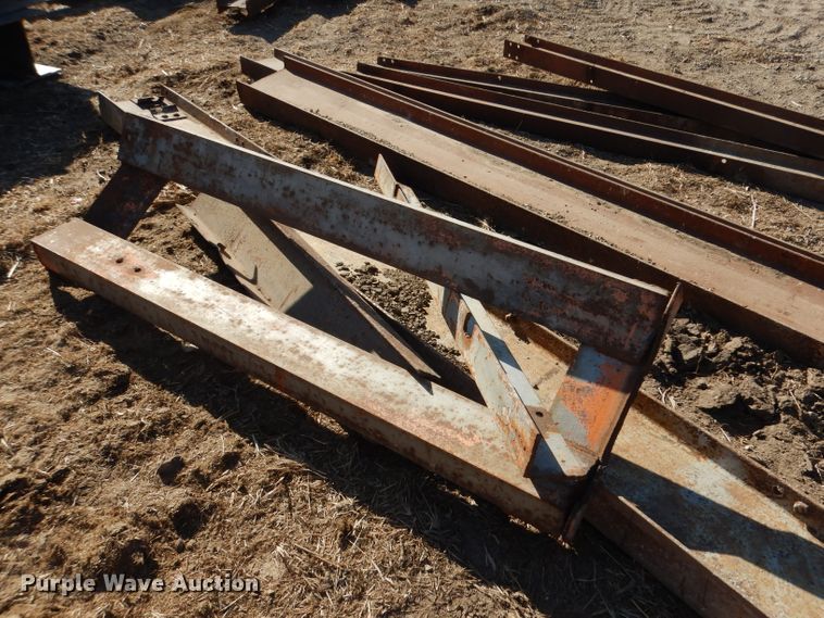 image for item HU9025 Approximately 30 I-beams