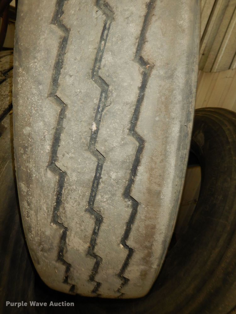 image for item HU9029 (3) Bridgestone 285/75R24.5 tires