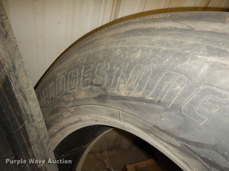 image for item HU9029 (3) Bridgestone 285/75R24.5 tires