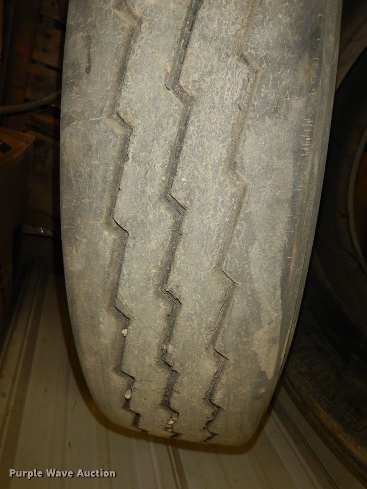 image for item HU9029 (3) Bridgestone 285/75R24.5 tires