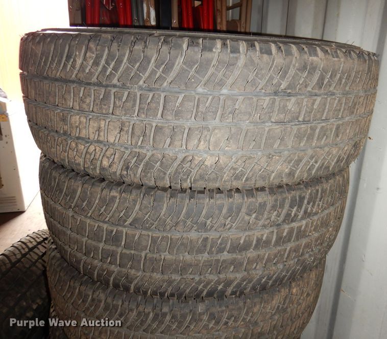 image for item HU9159 (6) Michelin 245/75R17 tires