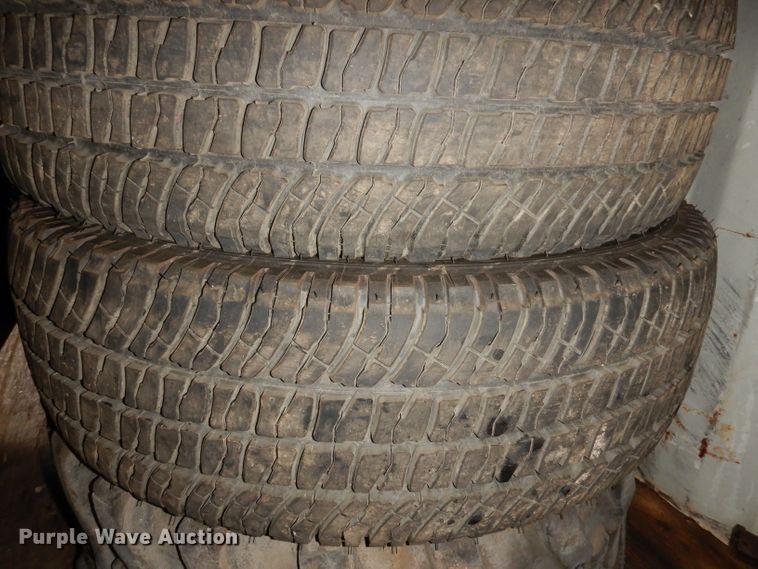 image for item HU9159 (6) Michelin 245/75R17 tires