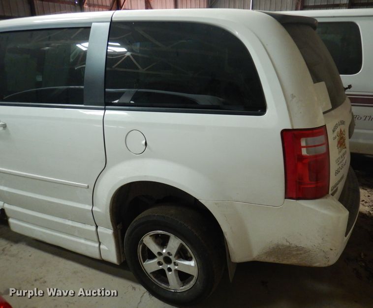 image for item HW9851 2010 Dodge Grand Caravan  van