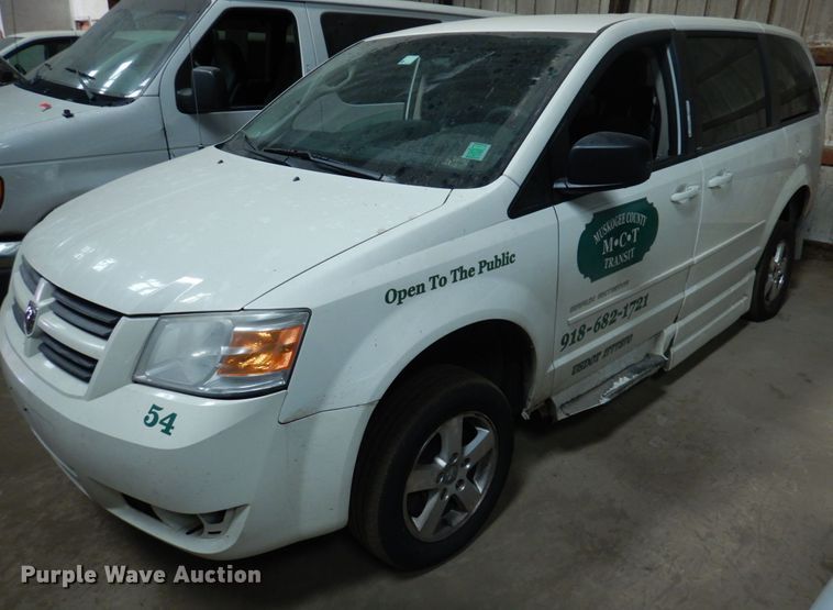 image for item HW9851 2010 Dodge Grand Caravan  van