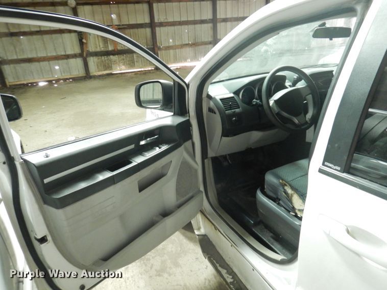 image for item HW9851 2010 Dodge Grand Caravan  van