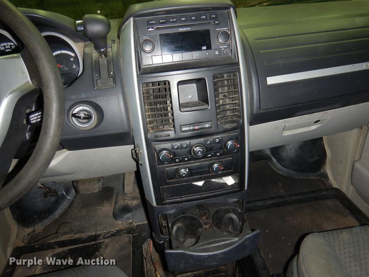 image for item HW9851 2010 Dodge Grand Caravan  van