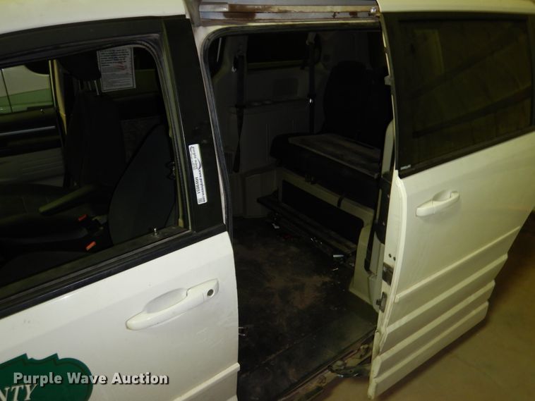 image for item HW9851 2010 Dodge Grand Caravan  van