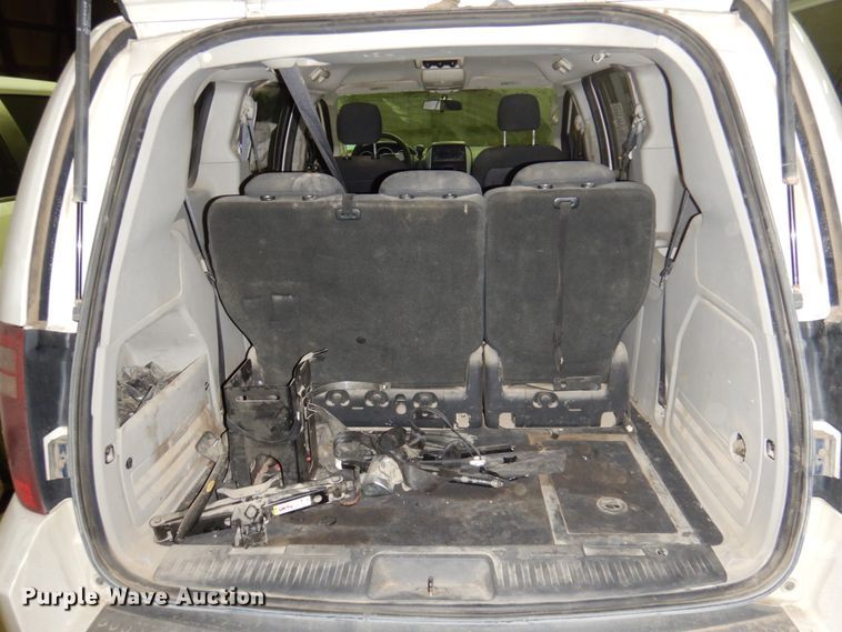 image for item HW9851 2010 Dodge Grand Caravan  van