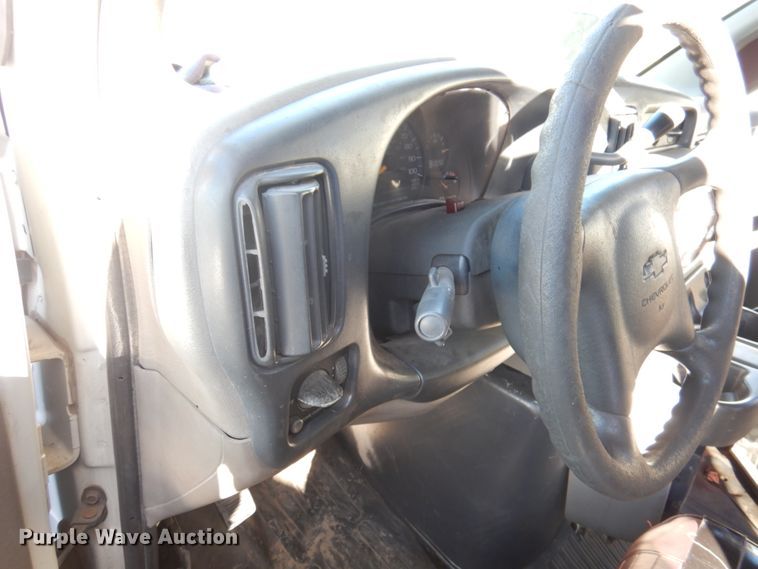 image for item HW9857 2000 Chevrolet Express  shuttle bus