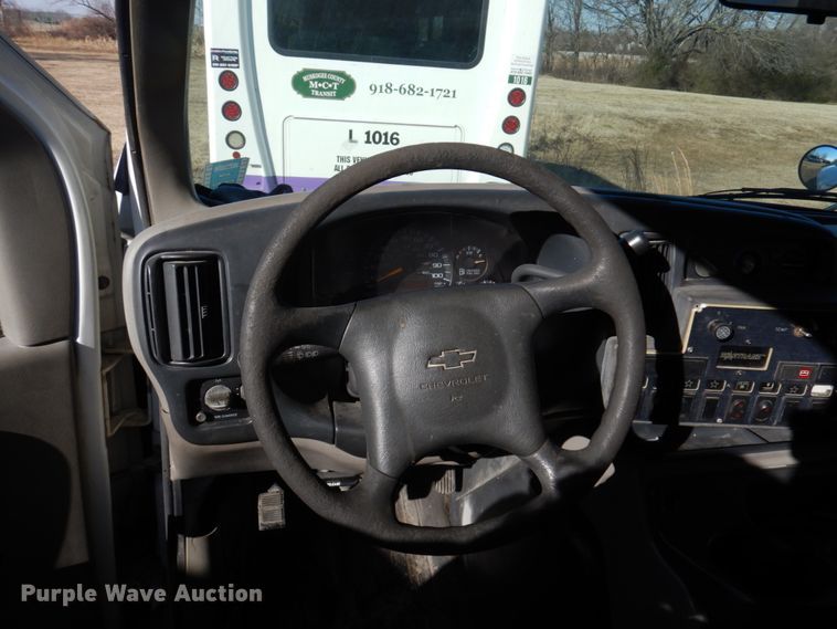 image for item HW9857 2000 Chevrolet Express  shuttle bus