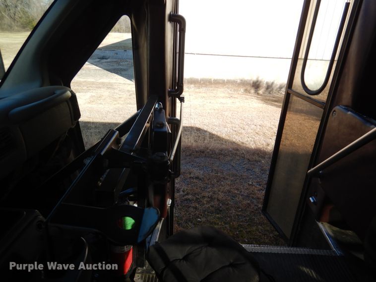 image for item HW9857 2000 Chevrolet Express  shuttle bus