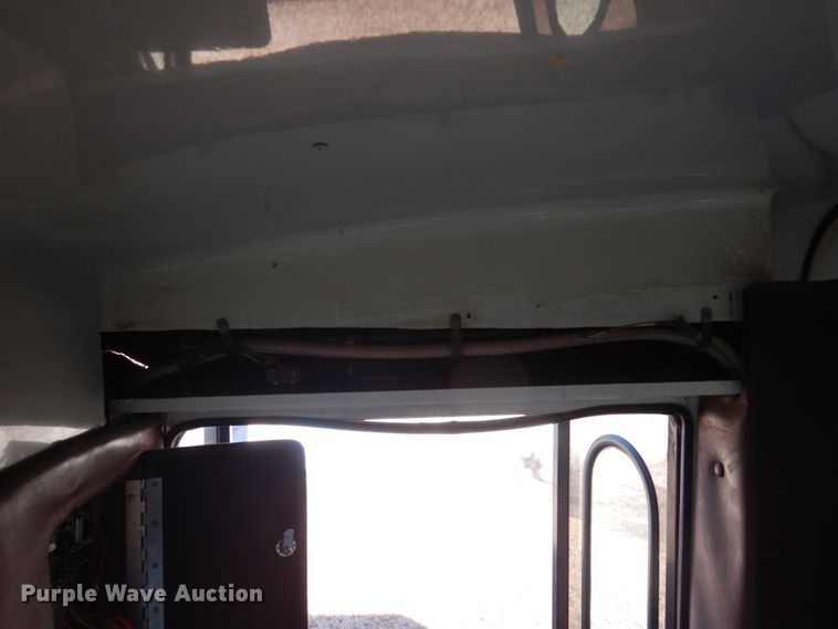 image for item HW9857 2000 Chevrolet Express  shuttle bus