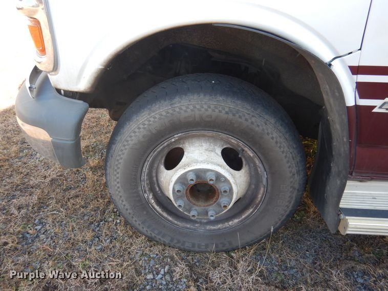 image for item HW9857 2000 Chevrolet Express  shuttle bus