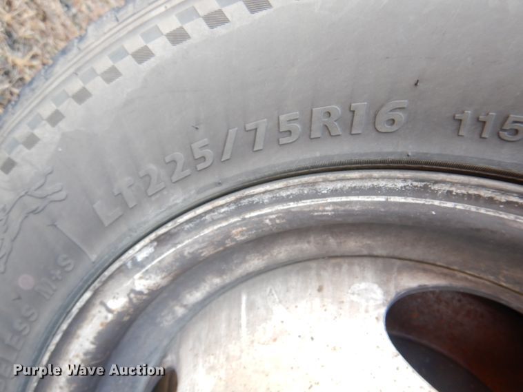 image for item HW9857 2000 Chevrolet Express  shuttle bus