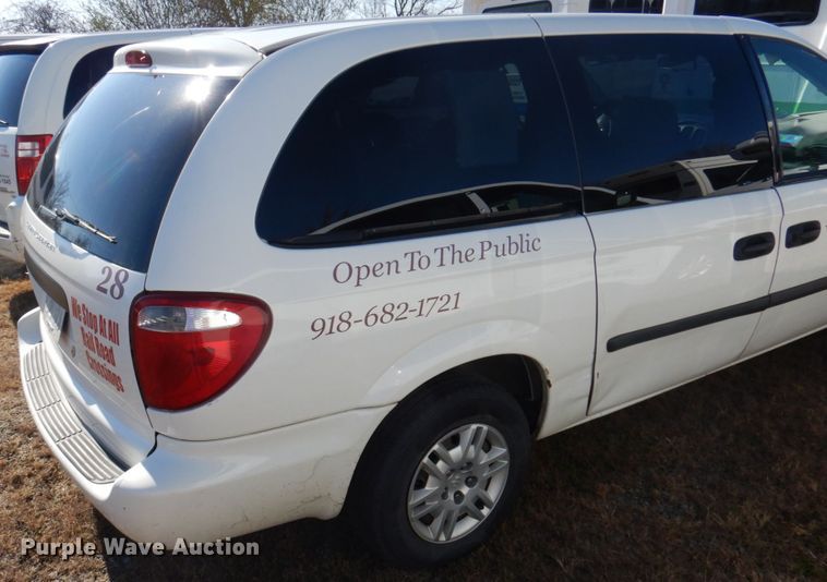 image for item HW9865 2005 Dodge Grand Caravan  van
