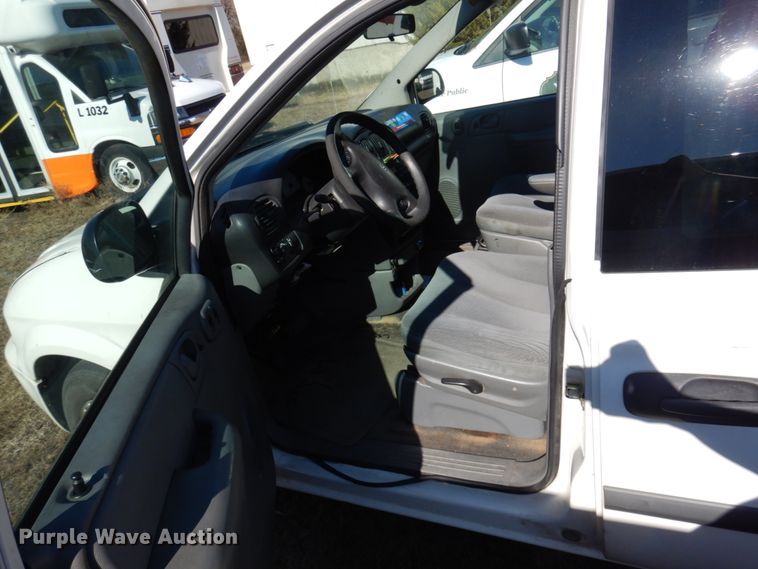image for item HW9865 2005 Dodge Grand Caravan  van