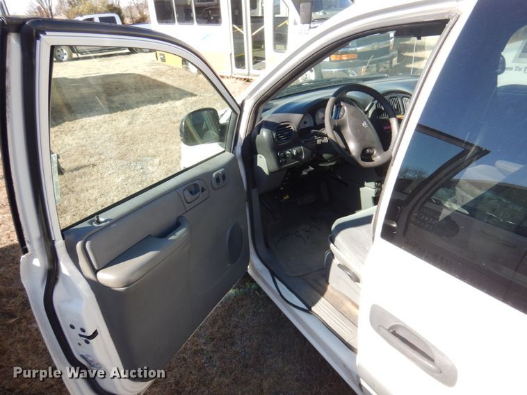 image for item HW9865 2005 Dodge Grand Caravan  van
