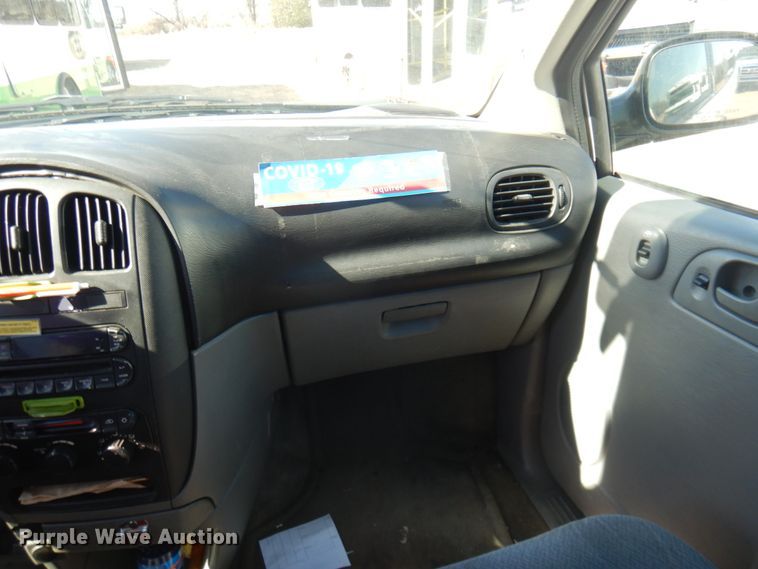 image for item HW9865 2005 Dodge Grand Caravan  van