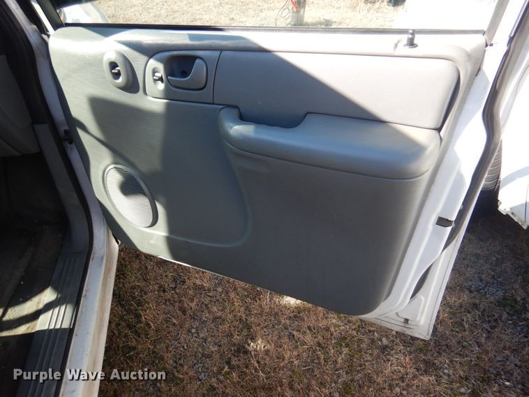 image for item HW9865 2005 Dodge Grand Caravan  van