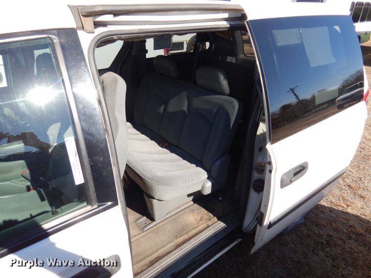 image for item HW9865 2005 Dodge Grand Caravan  van