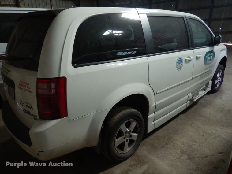 image for item HW9867 2010 Dodge Grand Caravan  van