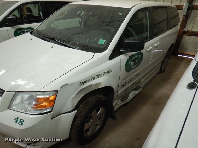 image for item HW9867 2010 Dodge Grand Caravan  van