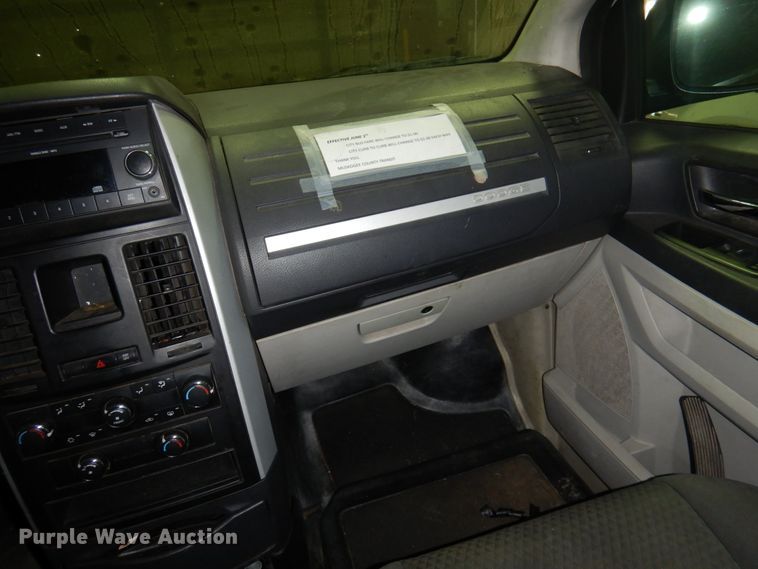 image for item HW9867 2010 Dodge Grand Caravan  van