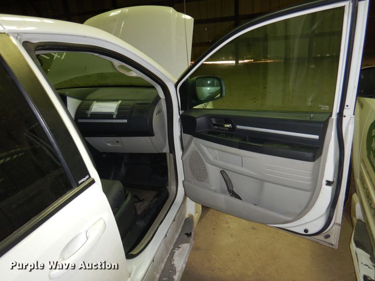 image for item HW9867 2010 Dodge Grand Caravan  van